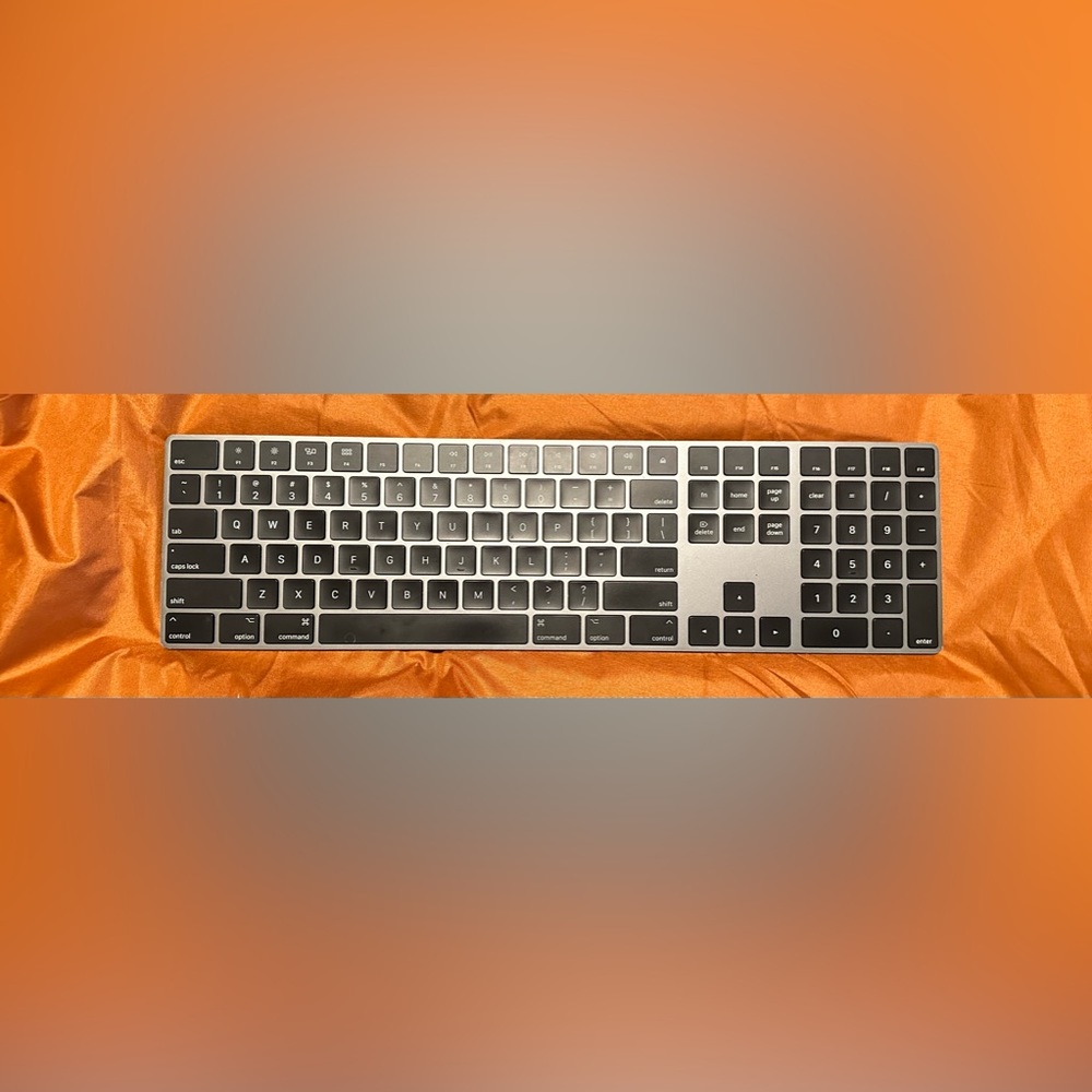 Apple Magic Keyboard w/ Numeric Keypad - Space Gray